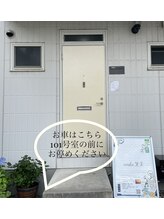 リラク笑美(reraku笑美)/101駐車場に白線沿いにどうぞ。