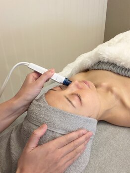 ペルル(Perle)の写真/黒ずみ・ザラつきに◎ハイドラフェイシャルでごっそり毛穴洗浄!ヒト幹細胞入り美容液で潤う透明肌へ★