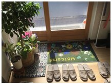 ぷらっと鍼灸院/明るい日差しの入る店内