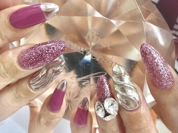 ネイルアンドアイラッシュサロン ボ ヌール(bo-nheur)の写真/【400種類以上ご用意】サンプルも豊富☆カラーチェンジ可能なので自分の好みの色に変えて指先を華やかに◇