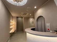 リュクスルーム(Luxe room)の雰囲気（カウンセリングルーム。印象的なカウンターでお出迎えいたします）