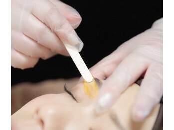 サロンド ハイラント(salon de heiland)の写真/WAX脱毛だからこそ叶う産毛や角質の除去★ツヤツヤのお肌で化粧ノリも◎炭酸パックとの相乗効果も♪