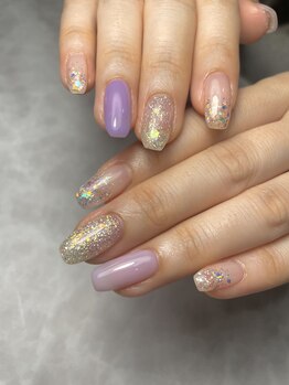 大人可愛いきらめきネイル