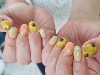 ネイルフロンティア 吉祥寺(NAIL FRONTIER)/手描きひまわり8980円～