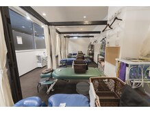 名古屋ハピネス鍼灸接骨院丸の内の雰囲気（カーテンで仕切りがあり、一人一人の個別空間です。）