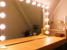 大きな鏡とアメニティで整う身支度空間