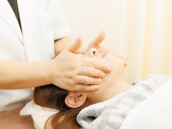 コラソン整体の写真/デスクワークや家事による慢性的な首肩こりに！首肩こり改善【顔の歪みやむくみ撃退】小顔コース60分￥3280