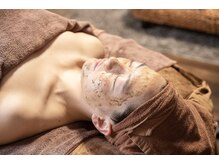 ピリナ 名古屋/【顔ハーブピーリング 施術