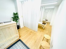 カラダプロ 自由が丘2号店(カラダPRO)の雰囲気(ナチュラルテイストで清潔感のある店内)