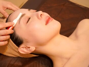 エステティック レイビス 渋谷店(RAYVIS)の写真/完全2段階シェービング付きで嬉しい☆ムダ毛ケアで毛穴も引き締まり小顔効果&化粧ノリUP!