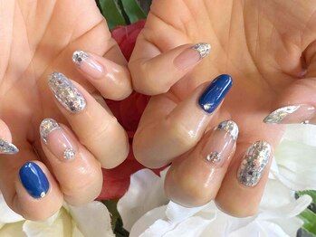 ネイルアンドアロマリャド(Nail&Aroma)の写真/【銀天街☆JNA講師在籍】丁寧な甘皮ケアと細かなアート、上品なデザインで大人女性に人気のサロン♪