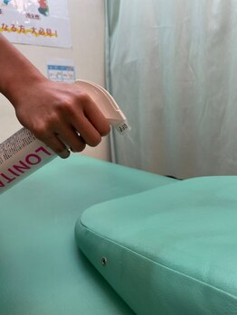 くまのみ整体院 天沼院/徹底した消毒です！