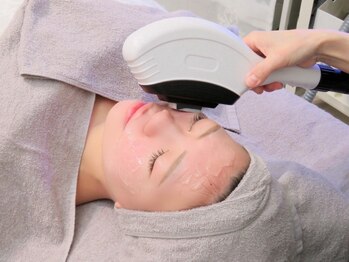 ソワラ(Soiela)の写真/光のシャワーで肌、目覚める。くすみ・シミを改善し、内側から発光するツヤ肌へ