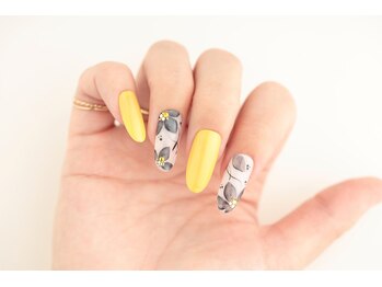 エムスラッシュ ソル センター南(M.SLASH SOL)/花柄×イエローネイル