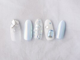 ブルー×キラキラ韓国ネイル