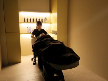 ヒトリノ(HITORINO)の写真/《ウェットヘッドスパ専門salon》"癒し"+"頭皮ケア"がヒトリノのこだわり★専門スパニストがお悩みを解消！