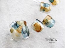 スロウ(THROW)の雰囲気（↑季節に合わせてチェンジしたいフットネイル（フットバス付き））