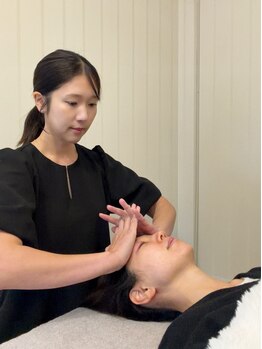 ペルル(Perle)の写真/丸いおでこ&リフトアップで立体小顔へ★寝てしまうほど優しい矯正♪全身の歪みを整えて不調も改善!