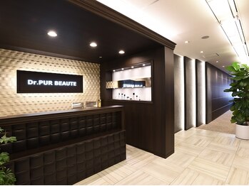 ブリエールラミール/大丸前のフェラガモ　7階正面へ