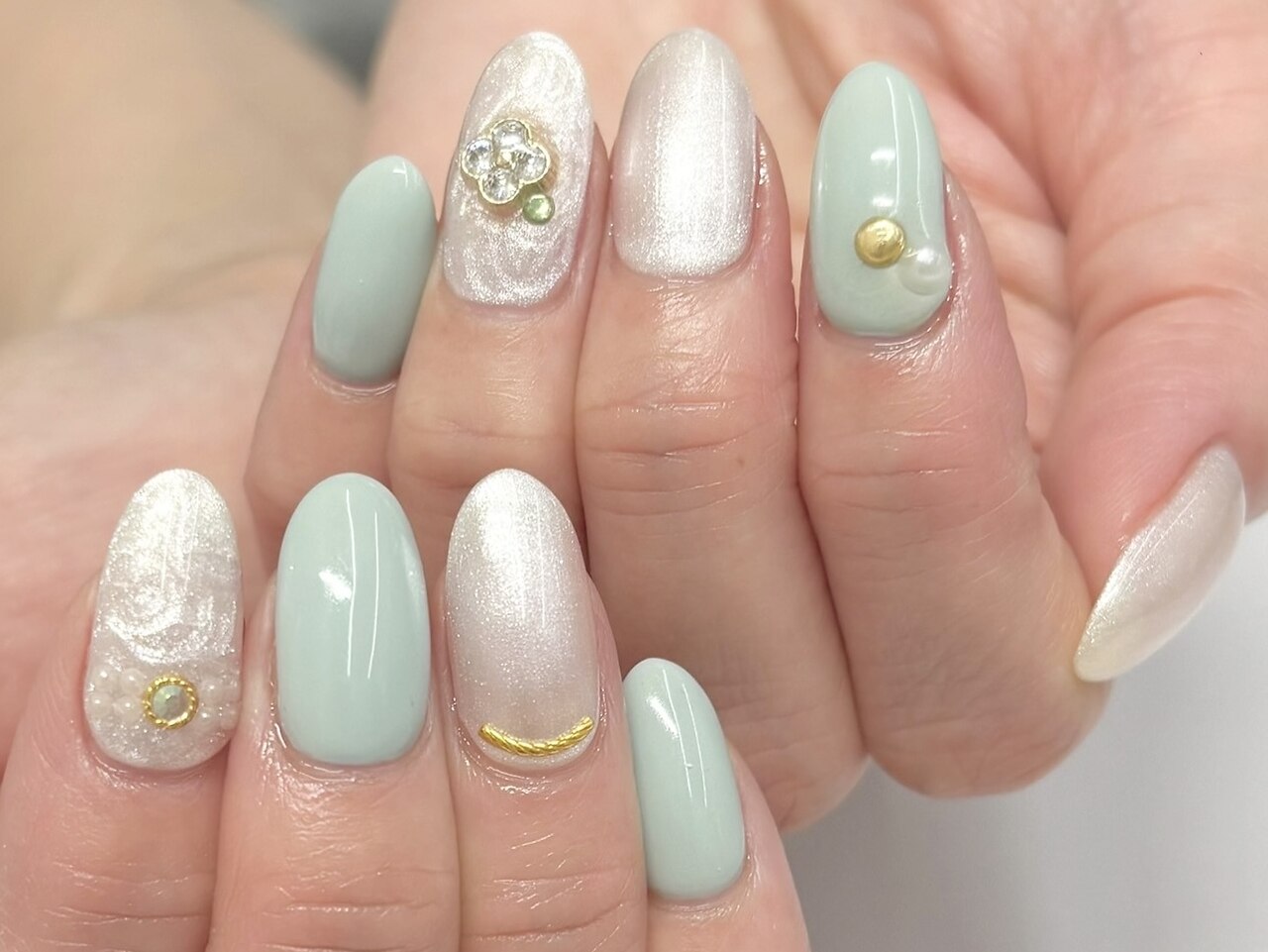 2025年-2026年冬トレンド】グリーン ハートのネイルデザイン集｜人気順