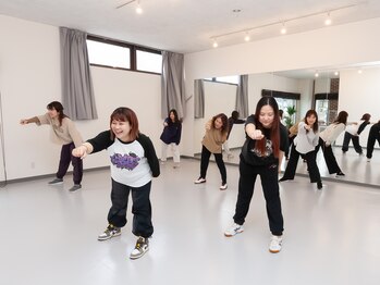 AXIS DANCE STUDIO《ダンス/ヨガ/ピラティス》/