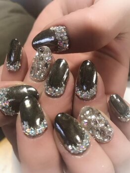 ネイルズスタイル(Nails Style)/ミラー×ストーンで派手可愛く！