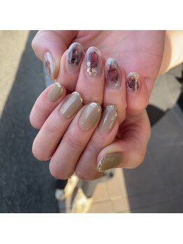 トータルサロン 白べぇーっ プラス/アシメネイル