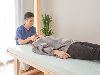 ヒナタ(Hinata)/2.施術風景【首】