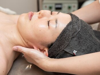 ソラ(Sora)/フェイシャルリンパ施術風景