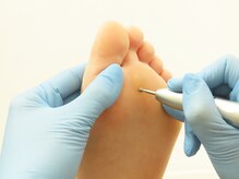 ドクターネイル爪革命 十条店の雰囲気（精製水をスプレーしながら研磨する最新マシン。十条/池袋/王子）