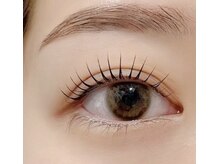 すっぴんでも存在感のある目元に！