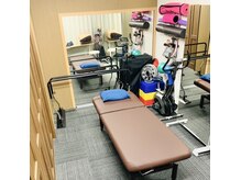 リハラボ整体院の雰囲気（パーテーションを閉めて個室対応可です！）