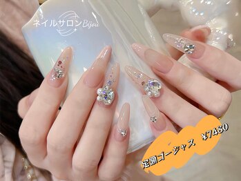 ビジュー(Bijou)/キラキラ韓国風ワンホンネイル