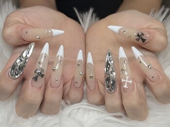 ジュリネイルスタジオ(Julli Nail Studio)/フレンチ・キラキラネイル
