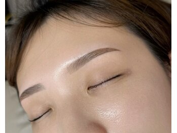 ロージー(Roziy)の写真/【メンズOK】"自然な垢抜け眉"でお顔の印象を変えたい方に♪忙しい方にはまつ毛と同時施術もおすすめ◎