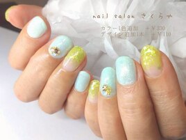 新緑グリーンが美しいネイル♪