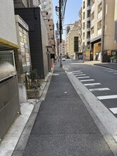 ソルイルナ 麻布十番店(sol y luna)/曲がるとすぐに