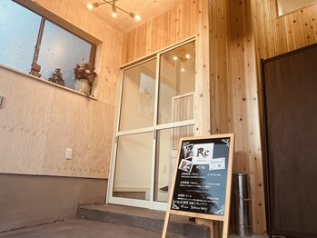 アールイー(Re)/シンプルおしゃれな外観