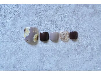 プチリリィ(Petit Lily)/大人なブラウン系向日葵ネイル