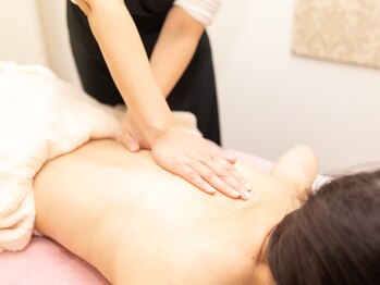 プリンセスフォーの写真/長時間のスマホやPC操作による不良姿勢は首・肩へ負担をかけ、血行不良を招きます。自律神経も乱れがちに。