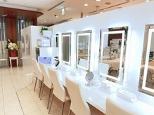 シーボン 大阪ヒルトンプラザ店の雰囲気（白を基調とした清潔感のある店内です★）