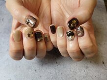 ナコ(NAKO)/バレンタインネイル 左右違い