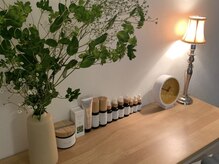 小さなサロンですが居心地良くレイアウトしています♪