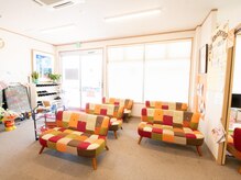 健心整体院/検温や消毒を設置 した待合室