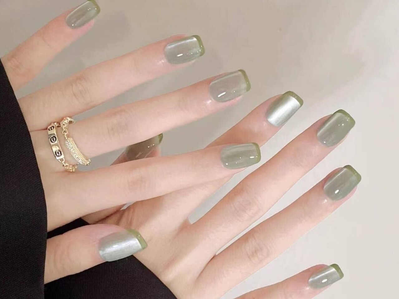 2026年冬トレンド】グリーン フレンチのネイルデザイン集｜人気順