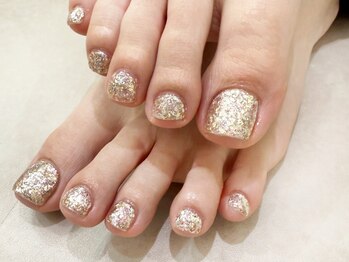 アマネイル(Ama nail)の写真/〔周りと差がつくFoot Nailで思わず見惚れる素足へ〕ちゅるんとワンカラー～10本アートまで幅広くご用意☆