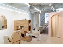 シーク 北梅田店(seek)の雰囲気（ヘアー２席あり／当日にヘアーの予約も可能）