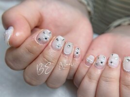 ストーンつけ放題ネイル