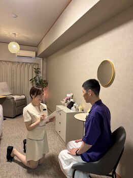 ぬくもりの手の写真/仕事終わりや自営業の方の疲れた体を癒します。スマホやPCによる疲れ解消！
