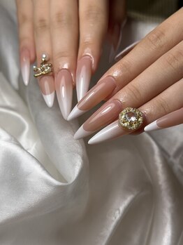 ネイルベベ(Nail bebe)の写真/自爪が伸びたような自然な長さだし♪モチやフォルムにこだわった仕上がり!視線集中の華やかな指先に変身★